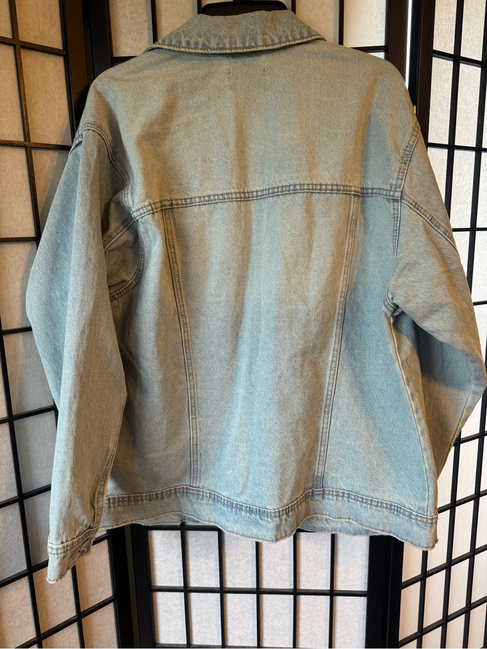 Universal Thread Light Wash Denim Jacket. NWT - Picture 4 of 4